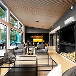 Villa Padel - Premium Lakeside & Grounds