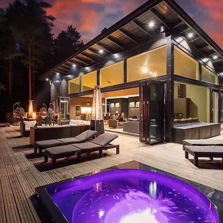 Villa Padel - Premium Lakeside & Grounds *