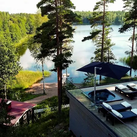 Padel - Premium Lakeside & Grounds Lohja