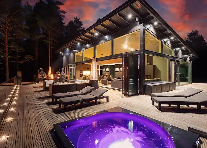 Villa Padel - Premium Lakeside & Grounds *