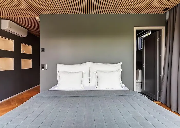 Villa Padel - Premium Lakeside & Grounds *