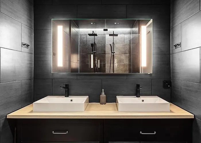 Villa Padel - Premium Lakeside & Grounds