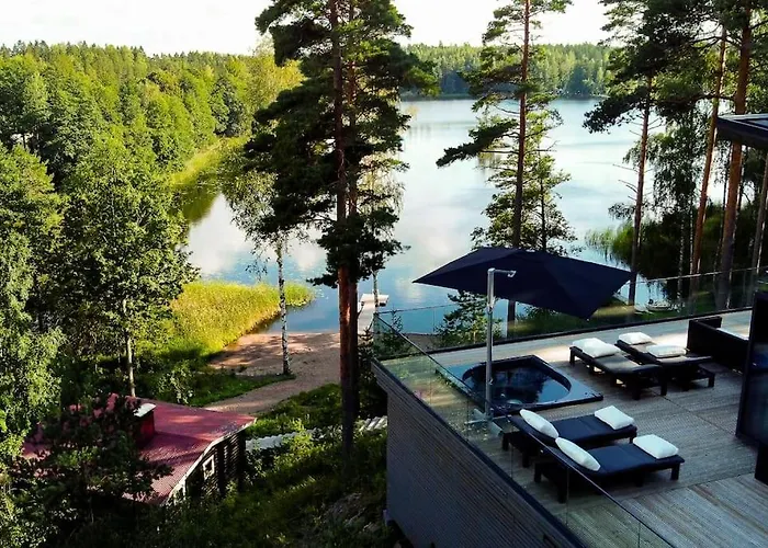 Padel - Premium Lakeside & Grounds Lohja